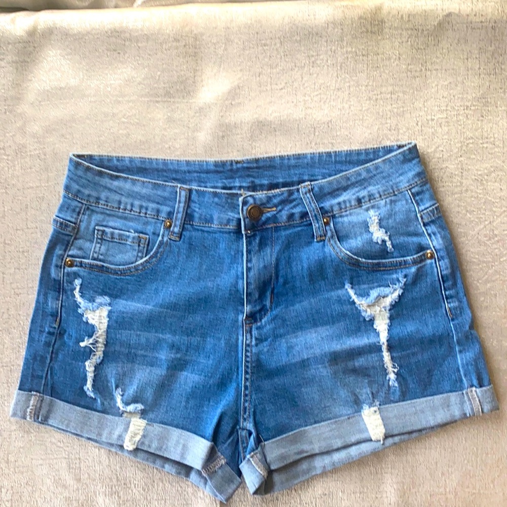 NWOT CUTE Denim Shorts!!